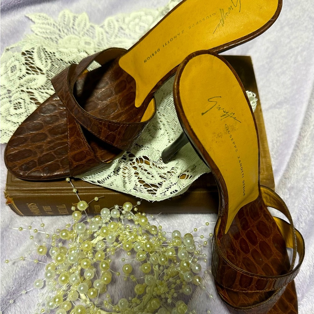 LOVE THESE size 37 Vero Cuoio rich dark brown mules never worn amazing heel cut